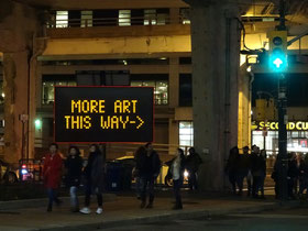 Nuit Blanche 2016 in Toronto: Ein Baustellenschild weist den Besuchern den Weg.