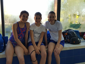 Xiana, Candela e Paula na piscina Parquesol en Valladolid