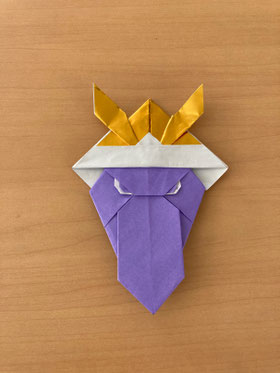 「ハシビロヘッド」勝田恭平創作、沓名輝政制作。カブトを被せてみた。　Shoebill head, designed by Kyohei Katsuta, folded by Teru Kutsuna. Teru added a samurai helmet on it.