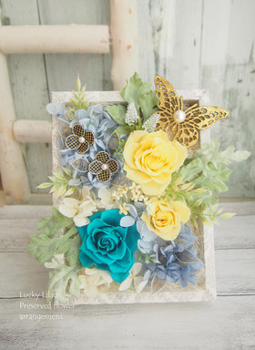 「butterfly & wire flower」