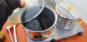 Foto einer Hand mit Eis 