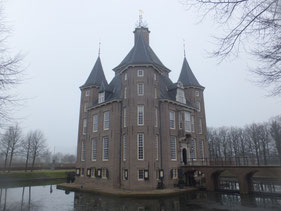 Amerongen-kasteel-gracht-brug-Nederland