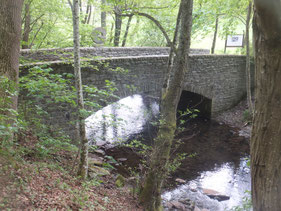 Kall-pad-brug-rivier-bos-nationaal-park-slagveld-WW2-Duitsland