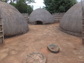 Ezulwini-vallei-Swaziland-rieten-hutten-Lobamba-Hemels