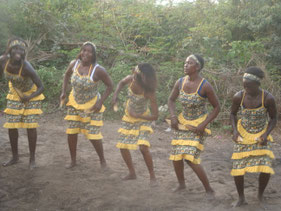 Cap-Skiring-dansen-vrouwen-Senegal