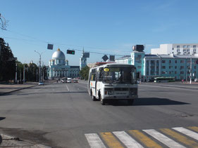 Koersk-straatleven-tram-trolley-bus-Rusland