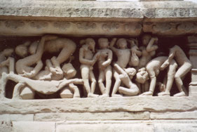 Khajuraho-Khajurajo-India-Kama-Sutra-erotische-beelden-stenen-uitgehakt