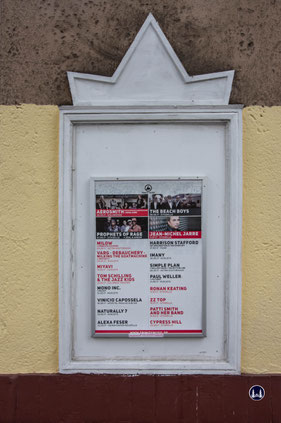 Musikhaus Bading in Berlin - Neukölln. Expressionistischer Schaukasten aus der Zeit der Geschäftsgründung.n.