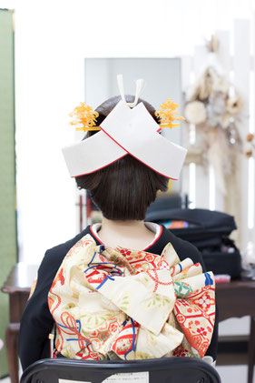 黒引き振袖に角隠し