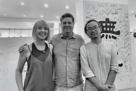 Independent Newspapers. Kathy Kane and Declan Cody with Mr Li Chuanwei, owner of the Wuer Gallery in Suzhou.