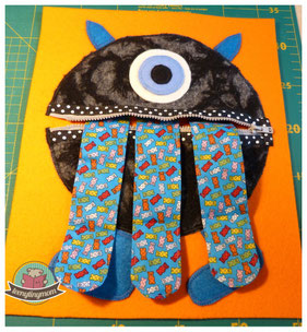 Stoffbuch ein Spielbuch nähen Kleinkind Fingerfertigkeit Verschlüsse lernen für unterwegs aus Filz Activity Buch Reisespielzeug Puppenhaus Teddyhaus Quiet book Nähbuch Activity buch Softbook Reisespielzeug Nähanleitung Schablonen kostenlos Feinmotorik