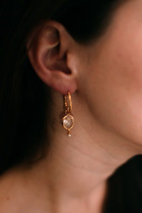 MOKOŠEV Luxusschmuck – handgefertigter Goldring mit edler Perle, Frequenz Couture, inspiriert von Meer und Eleganz