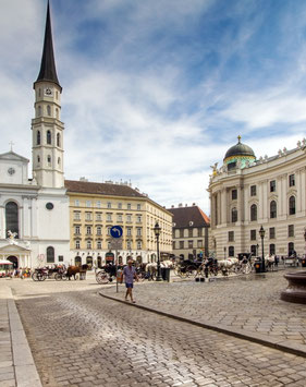 Fiaker Michaelaplatz stehen nun im neu gestalteten Bereich