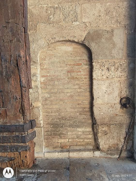 Antigua puerta de subida a las Torres de Serranos desde la parte interior