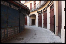Tiendas en  la Plaza Redonda de Valencia antes de la remodelación..