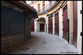  Actualmente se encuentra bajo una cubierta moderna, destacando como el punto focal de esta peculiar plaza circular, un antiguo mercado de artesanía y souvenirs en pleno centro histórico de la ciudad. 