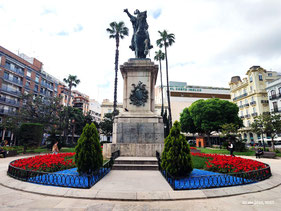 El Parterre es un lugar emblemático para las celebraciones del 9 de Octubre en València, el Día de la Comunitat Valenciana. El jardín se engalana para la ocasión, y la estatua ecuestre de Jaume I, situada en su centro.