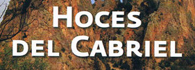 Las Hoces del Cabriel se encuentran ubicadas en la transición de la meseta castellana y la Comunidad Valenciana, compartidas entre las comarcas de la Plana de Utiel-Requena (Valencia) y la  Manchuela (Cuenca-Albacete)