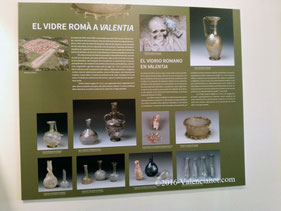 En este otro panel habla del vidrio romano en Valencia.