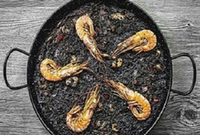 Paella de Fideuà negra y marisco