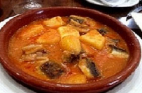 Plato típico de la albufera de Valencia de anguilas el All i Pebre