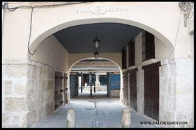 Entrada a la Plaza Redonda de Valencia.