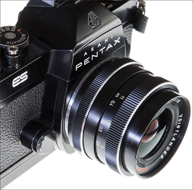 Nicht kompatibel: Voigtländer Color-Skoparex 2.8/35 mm an der Pentax ES. Foto: bonnescape.de