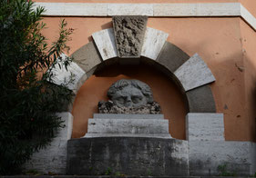 OmoGirando il Piccolo Aventino
