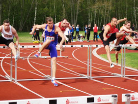 Rico Freimuth (688) beim Hürdenlauf