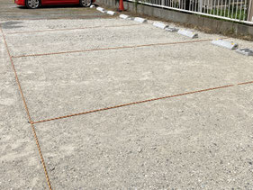 駐車場の区画ロープ張りの様子