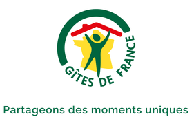 Logo du label Gîtes de France, personnage stylisé vert sous un toit rouge et un arc vert, avec la mention "Partageons des moments uniques"
