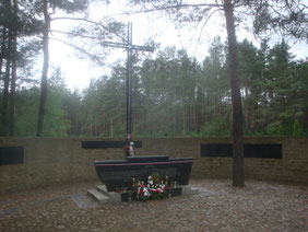 Paneriai-kruis-herdenking-slachting-Litouwen