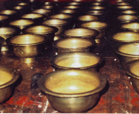 Medro-Gongkar-vet-boter-kaars-klooster-Tibet-China