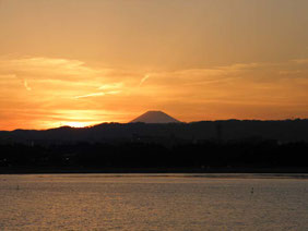 八景島からの夕焼けの富士山