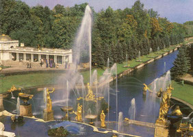 PETRODVORETS. The Great Cascade and the Water Avenue. Restored in 1946-55 (Gret Cascade) and in 1964 (Water Avenue). Leningrad 1987