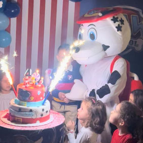 animazione e momento del taglio torta per feste bambini roma