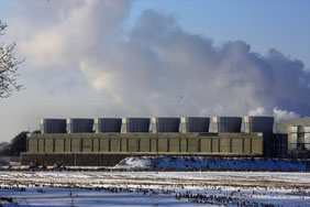 winterlandschap met een deel van een fabriek