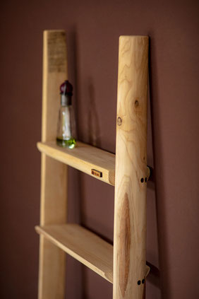 Scala in legno per arredamento bagno - Wood ladder with shelves for bath decor