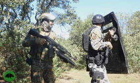 partie-wargame-defense-scientifique-bouclier-tactique-bras