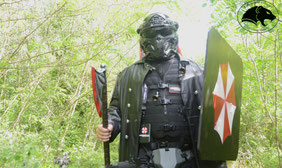 bouclier-airsoft-umbrella-clochette-equipement-tenue-casque-protection