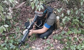 airsoft-joueur-replique-m4-ar15-fusil