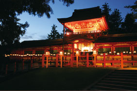 ※イメージ 釣燈籠の灯はついておりません。 釣燈籠に火を灯していただきます。