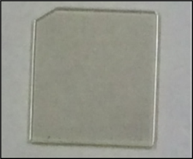 図3　ZnO単結晶基板 (10mm×10mm)
