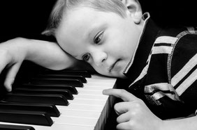 Das Klavier- meine grosse Liebe, Wie alles begann, Kleines Mädchen am schwarzen Klavier