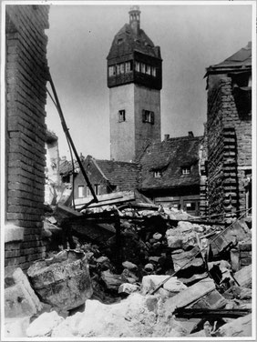 Kriegszerstörungen in Schweinfurt mit Blick auf den früheren Feuerwehrturm, der einst neben dem Zeughaus in der Bauerngasse stand