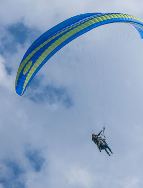bapteme de l'air parapente vol tandem biplace val d'azun argelès gazost hautacam campan bagnères de bigorre luz azun barèges cauteret stage tourmalet col parapente axiom-parapente hautes pyrénées 65 découverte sensation sensations ascendance ascendances