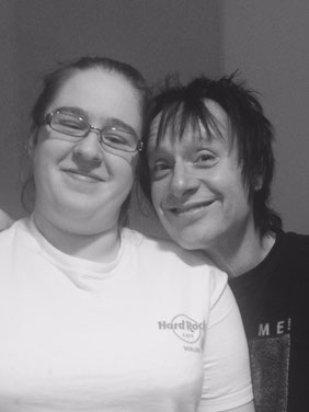 Shelly Siquet und Steven George Ritchie, der Schlagzeuger von den Toten Hosen
