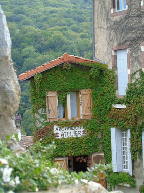 Arcane cuir, artisan créateur à Saint Bertrand de Comminges, Haute-Garonne, Pyrénées centrales