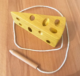 Wooden Cheese Fädelspiel Käse