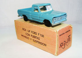 Primer modelo realizado por la empresa. Se trata de una pick up Ford F100 de 1972. (Foto propia)